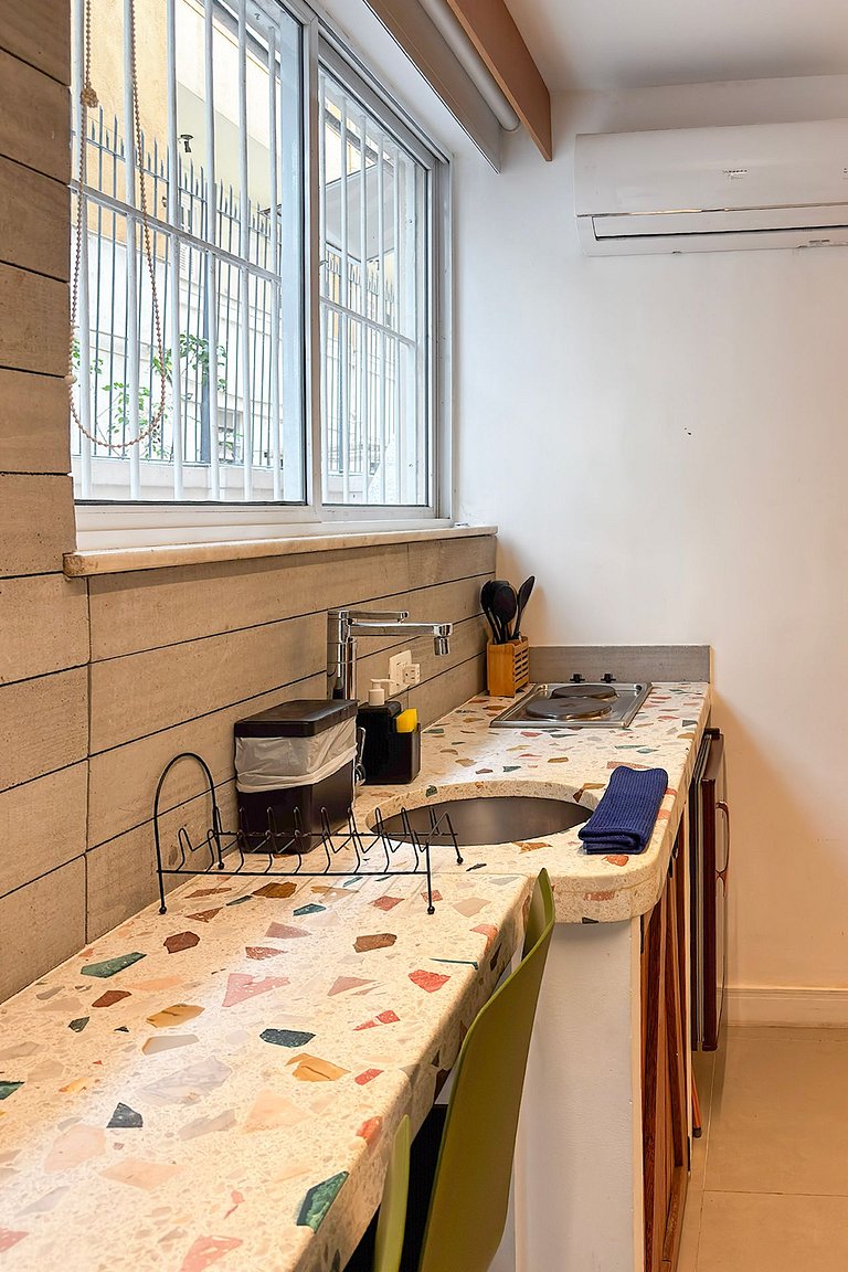 Pequeno Loft na melhor esquina do Leblon!